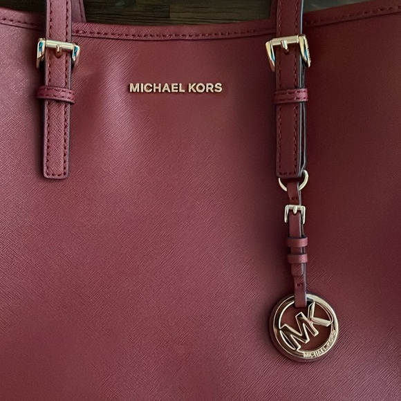 Michael Kors Burgundy Saffiano Leather Open Top Shoulder Tote Bag - Picture 2 of 12